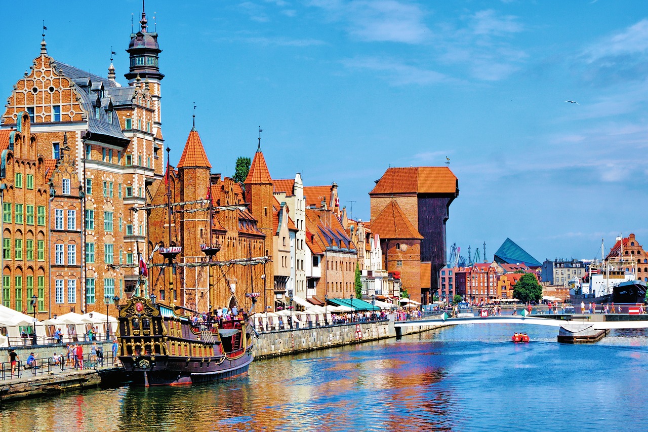 gdansk, townhouses, river-7485703.jpg